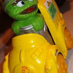 1982 Muppets Sesame Street Oscar The Grouch Trash Delivery Diecast Garbage Truck