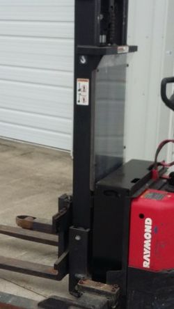Raymond Walkie Stacker Forklift Lifttruck.