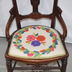 Beautiful Eastlake Vintage Chair 