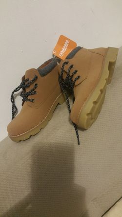New with tag kid's boots size 4