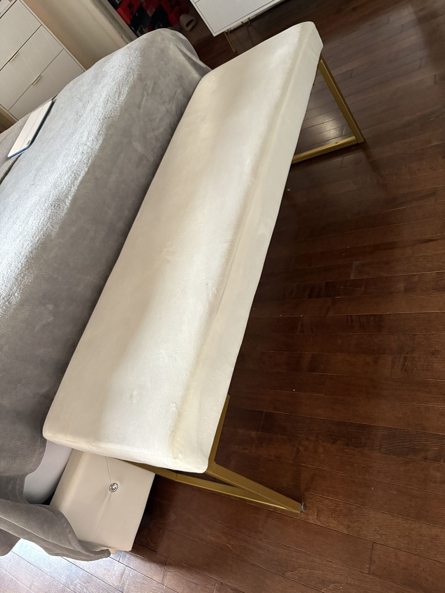 Bedroom Bech - White And Gold