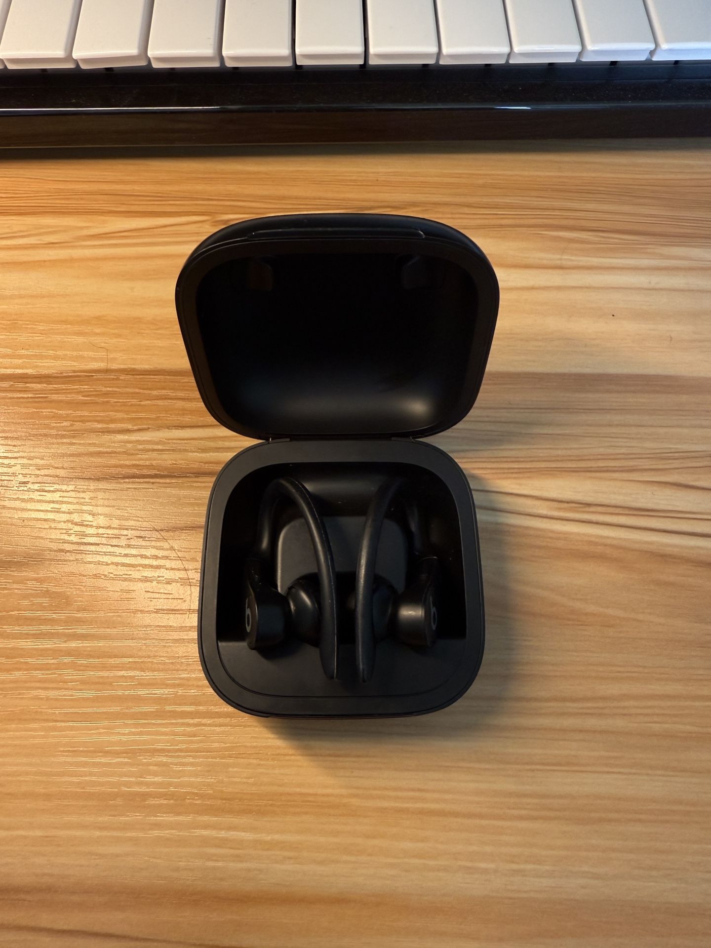 Powerbeats Pro Wireless Earbuds – Excellent Condition – Great Sound & Battery Life