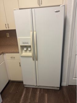 Refrigerador Whirlpool para hielo y Agua  buenas condiciones