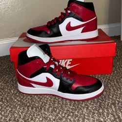 White red And Black Jordan 1 (size 6.5)