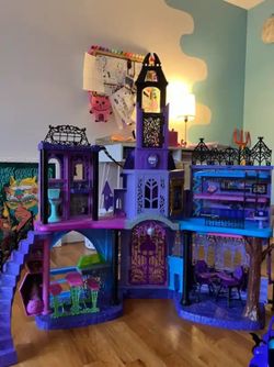 Monster High Doll castle and truck w/accessories