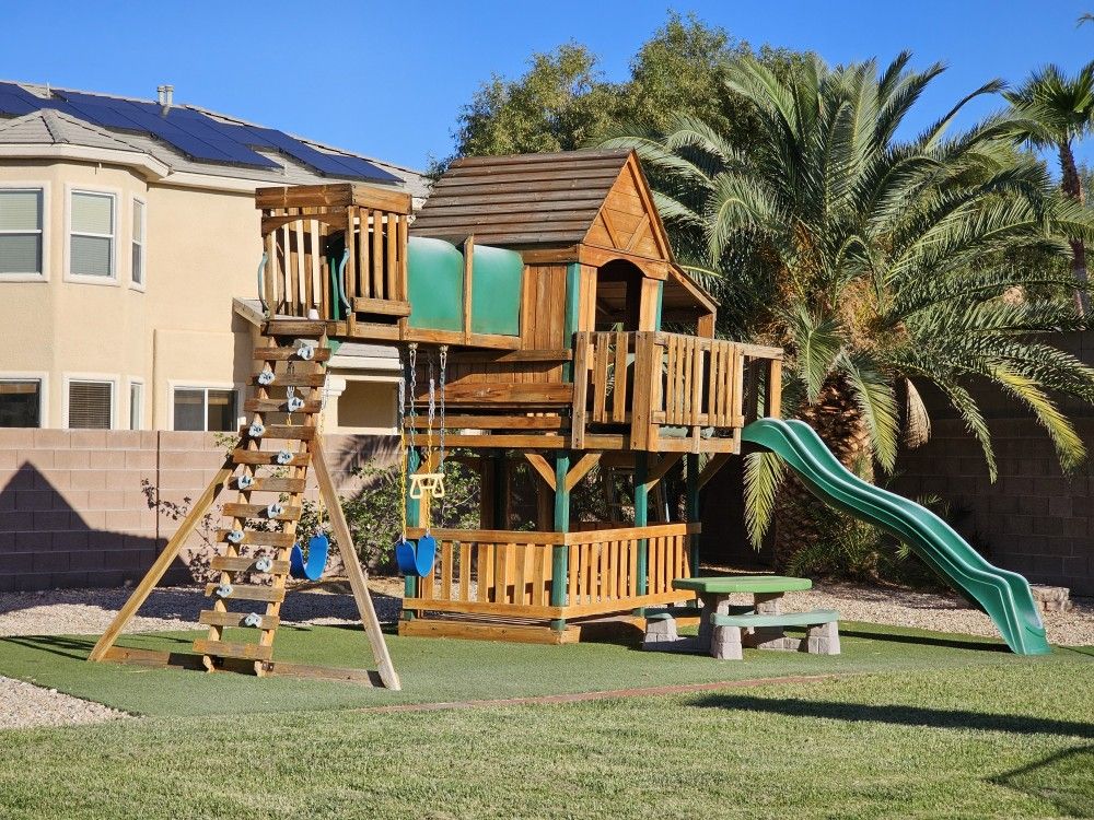 Play House Swing Set Club House