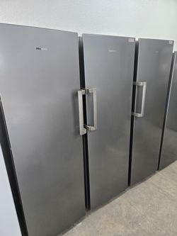 Upright freezer
