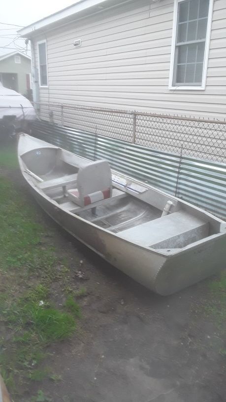 Aluminum pirogue