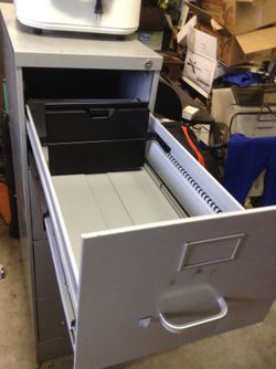 HEAVY DUTY METAL FILING CABINET CLEAN GOOD WORKING CONDITION.