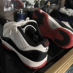 Jordan 11 Retro Low Concord Bred