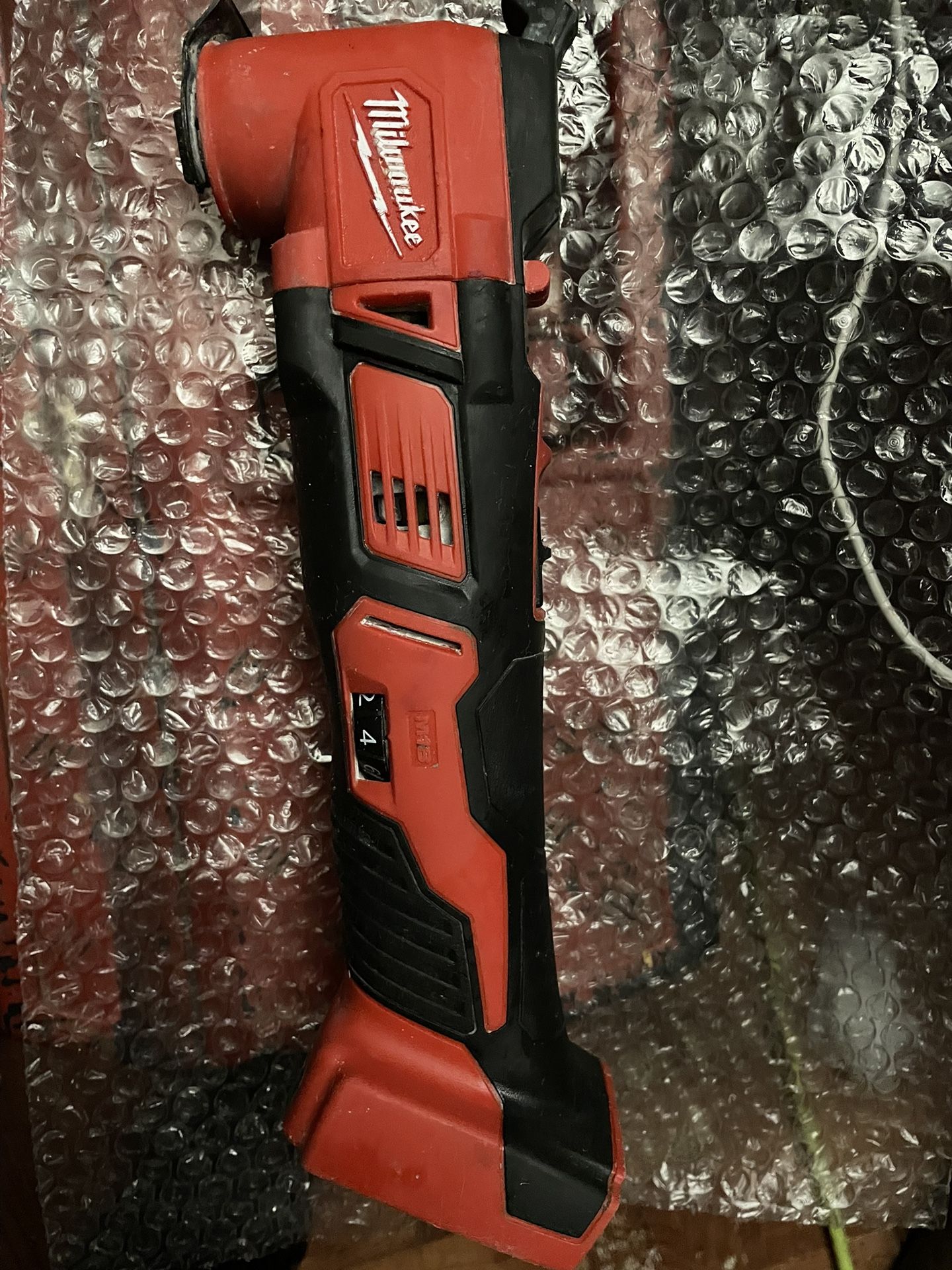 Milwaukee Oscillating Multi-tool M18