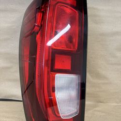 2019-2023 GMC Sierra LH DRIVER Side HD Tail Light, Part #(contact info removed)5, OEM HALOGEN