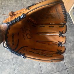 Mizuno 14 inch Glove