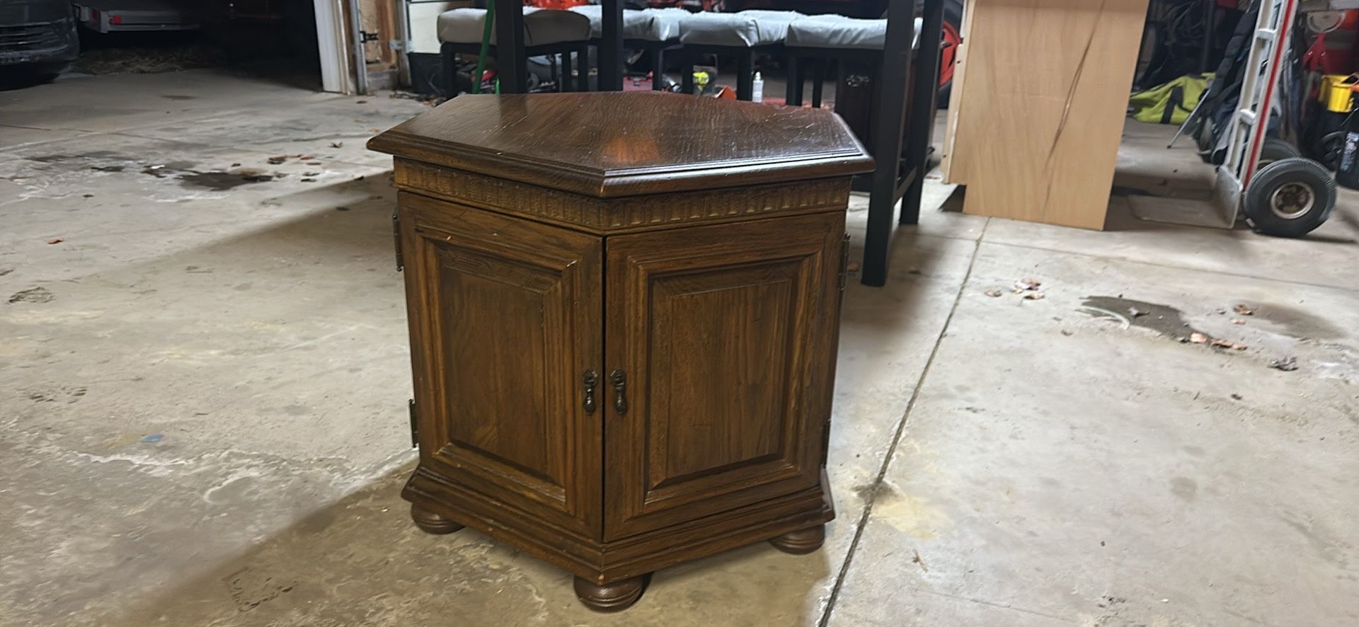 Solid Corner/End Table