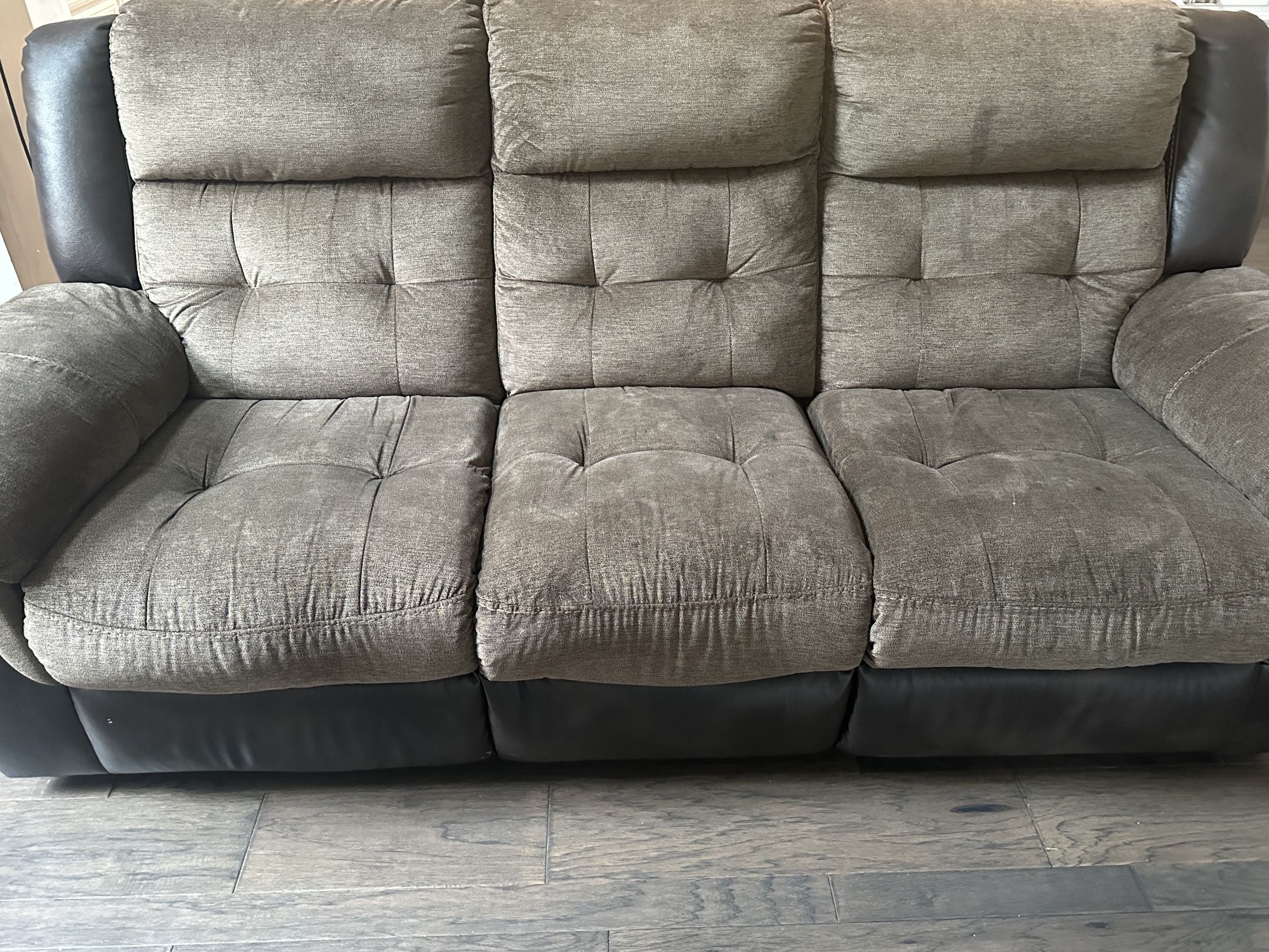 American Signature Reclining Love Seat And Sofa  ( Recliner ) 