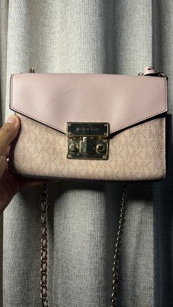 Michael kors woman’s shoulder purse
