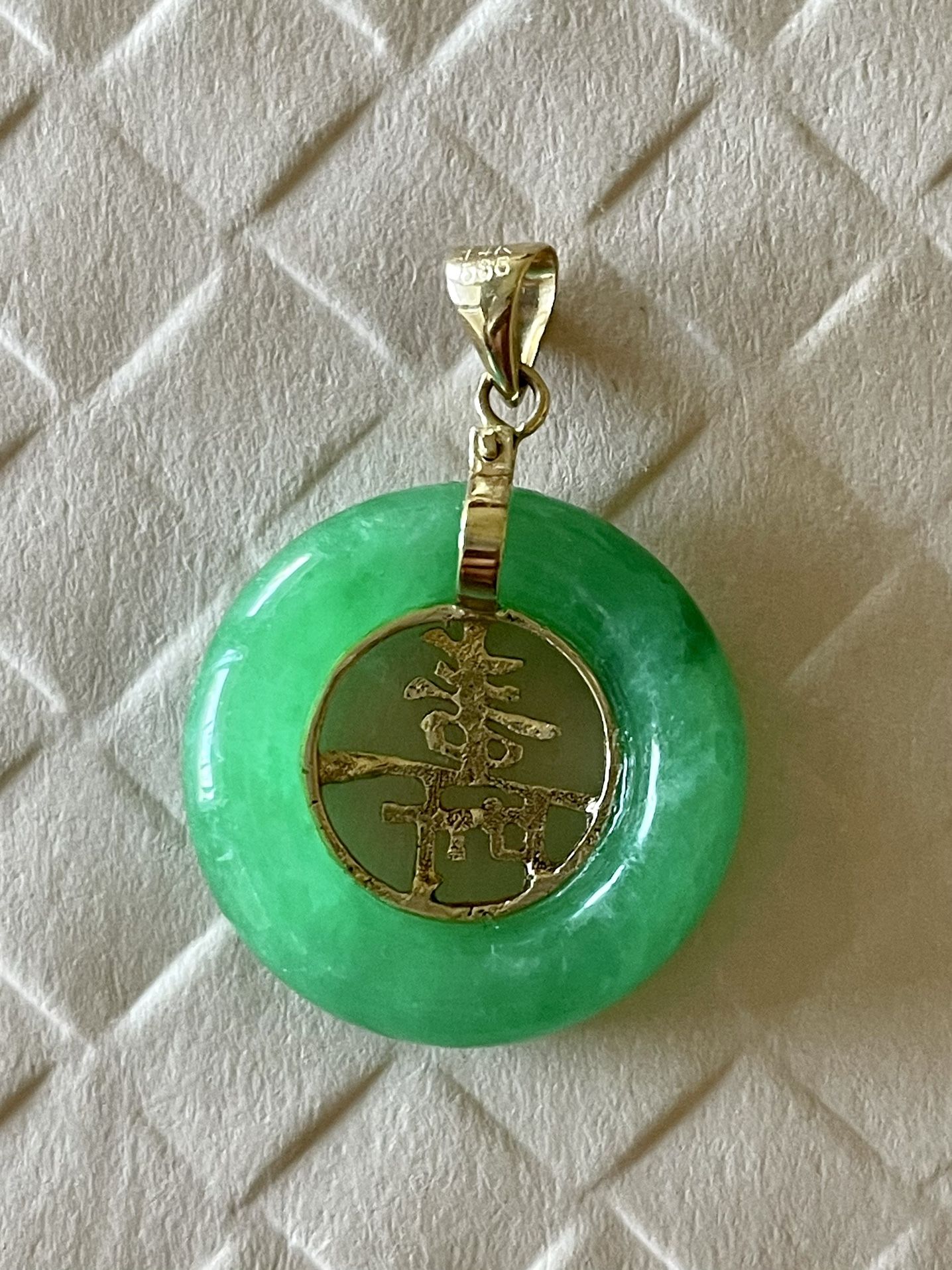 Vintage pre-owned 14K Jade asian symbol Pendant