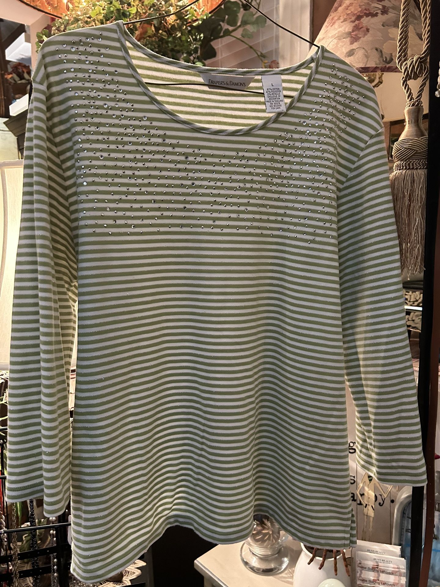 Ladies, Large Drapers, & Damon‘s Tunic Sweater With Sequins