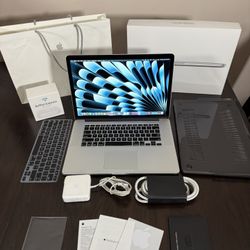 15 Inch Apple MacBook Pro Laptop Computer Bundle Very Slim And Sleek Nice LOOK