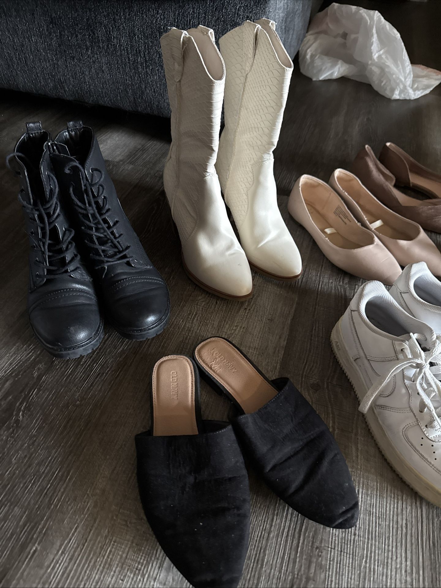 Women’s Bundle Of Shoes , Flats And Boots Size 7-8