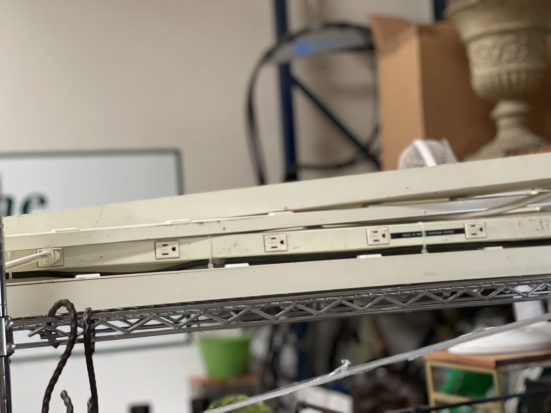4’ POWER STRIPS MULTI PLUG