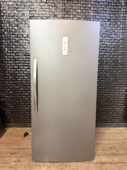 FRIGIDAIRE STAND UP FREEZER w/WARRANTY! R3680A