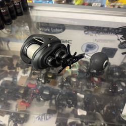 Like New Okuma Komodo 471 7:1.1ratio Large Capacity Casting Fishing Reel.  