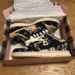 Nike SB Dunk low x Travis Scott - Men’s 10.5