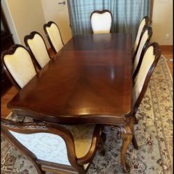 Thomasville “Impressions” Dining Table & Chairs – Elegant Carved Set