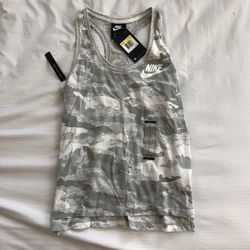 NWT Women Nike tank