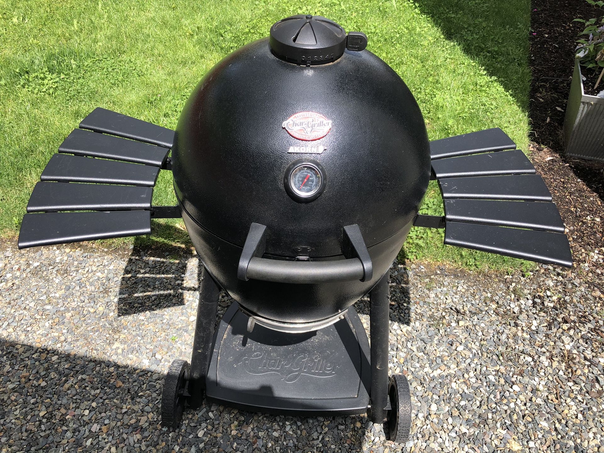 CharGriller Akorn Kamado Kooker Charcoal Barbecue Grill and Smoker for