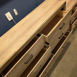 Bed Set  With Dresser Queen Size 