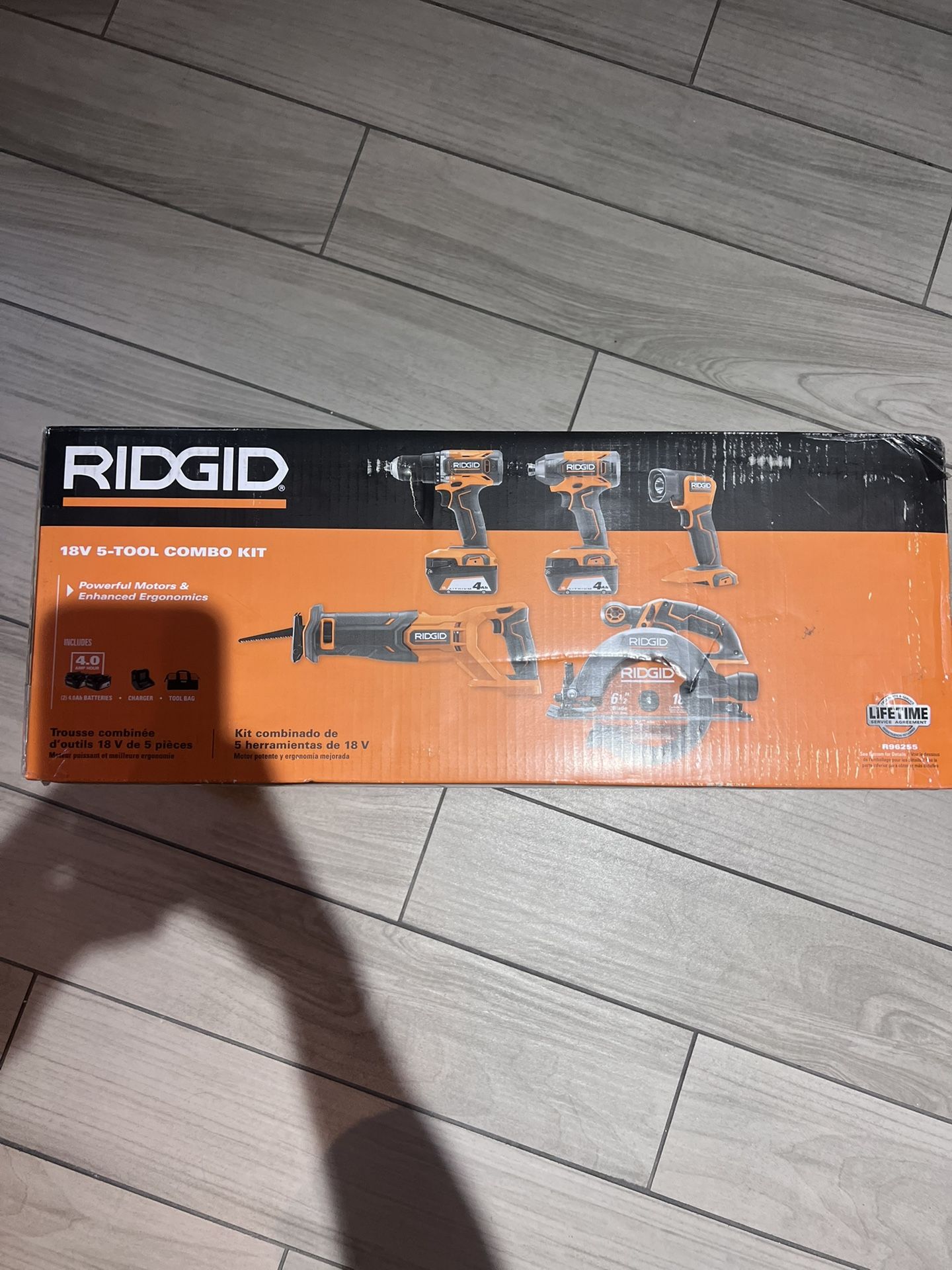 RIDGID 18V Cordless 5 Tool Combo Kit Drill Saw Light Impact Driver 2 Batteries
