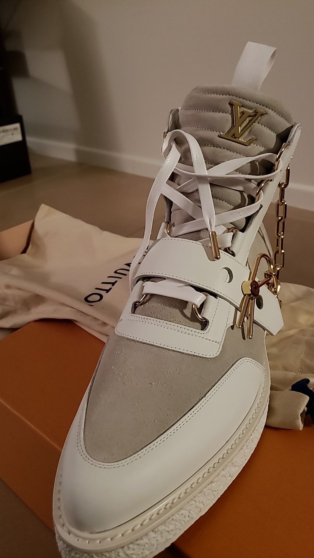 LOUIS VUITTON Virgil Abloh Creeper Ankle Boot White for Sale in Bridgewater  Township, NJ - OfferUp