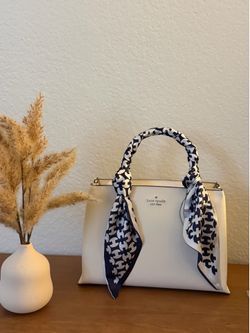Navy blue/white Silk-Style Scarf – Elegant & Versatile Accessory
