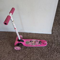 Disney Minnie 3-Wheel Lights and Sounds Tilt N' Turn Scooter for Kids Ages 3+ 