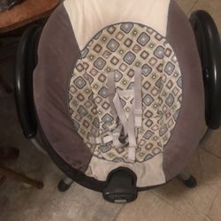 Graco Soothing Vibration Baby Swing