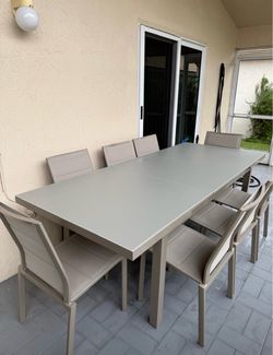 Outdoor Patio Dining Table and Chair Set