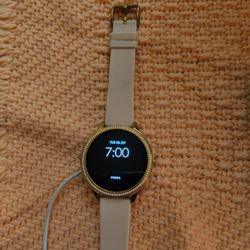 Light Pink Gen 5 Fossil Smart Watch. Works  Great Not Even A Scratch No charger 