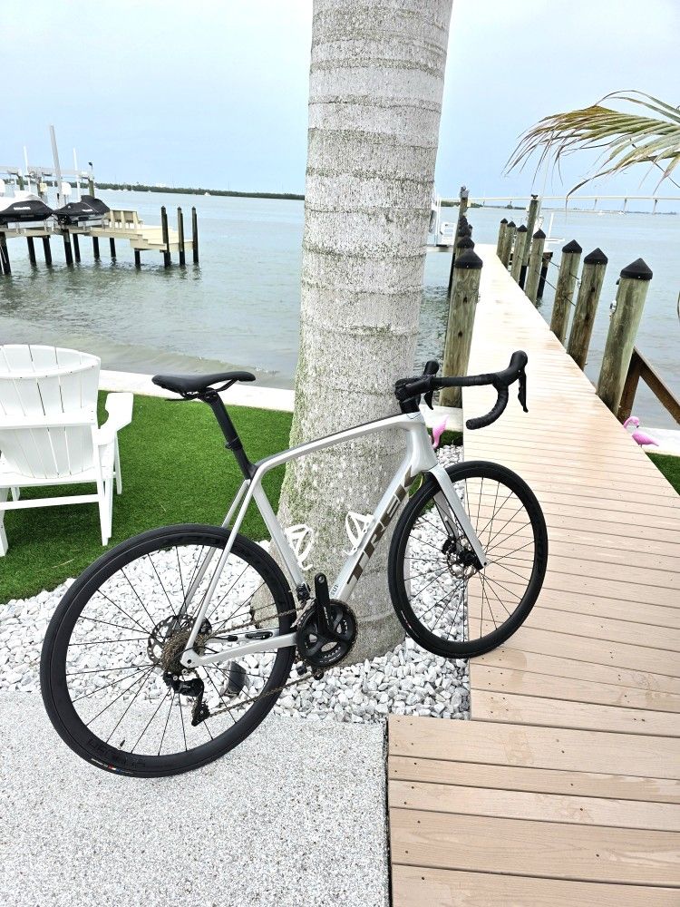 Trek Emonda SL5 with Aeolus carbon wheels
