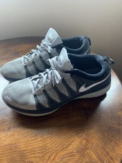 Nike fly knit shoes size 11