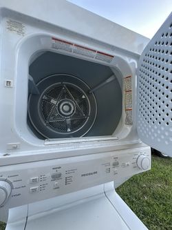 Frigidaire FLCE7522A Electric Washer / Dryer Laundry Center - 3.9 - White