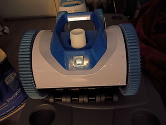 Hayward AquaNaut 450 4-Wheel Drive Suction Pool Vacuum Cleaner - Great Condition
