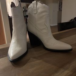 Marc Fisher woman’s ankle boots size 7 1/2