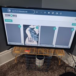 32' Amazon Fire TV & 32' Roku Tv