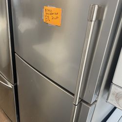 Maytag New Open Box Apartment Size Top Freezer Refrigerator 