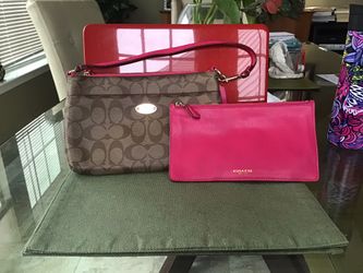 Coach small purse with zipper pouch.