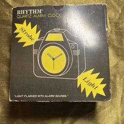 Vintage RHITHM Quarts Alarm Clock Analog-Bell Sounds Strobe LightMade In Japan No.4RA806-NR02