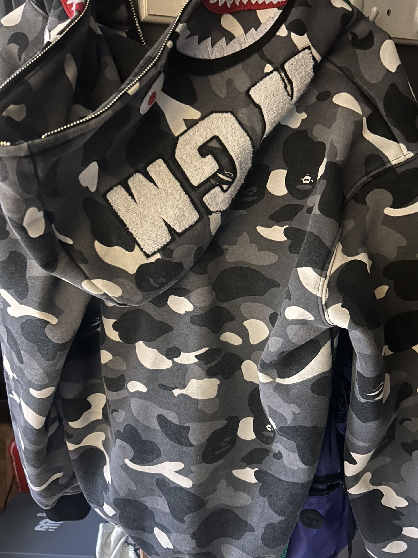 bape zip up size L black and white camo ⚪️⚫️🦈