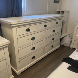 3-piece Bedroom Set * PRICE DROP NEED GONE**